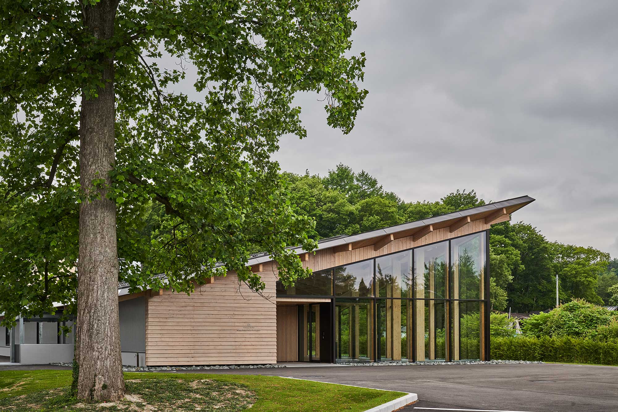 Grand Seiko Studio Shizukuishi, surrounded by trees.