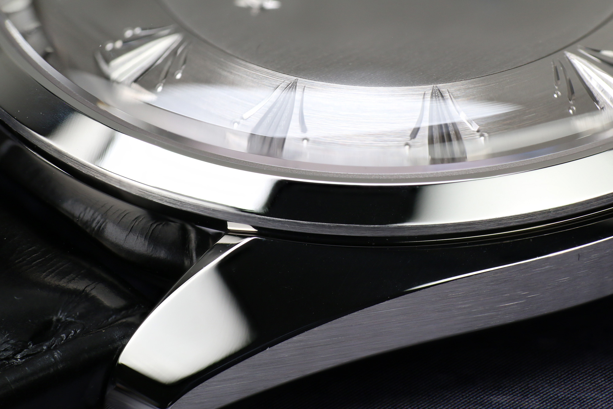 Grand Seiko SBGW263 case finishing detail.